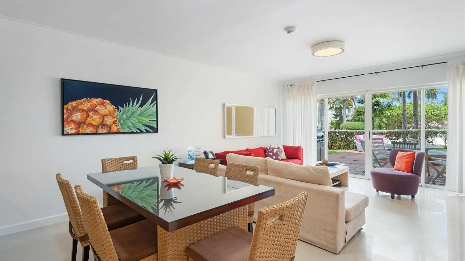 Beachfront - Beach Garden 2Br Condo - E124 Palm Beach