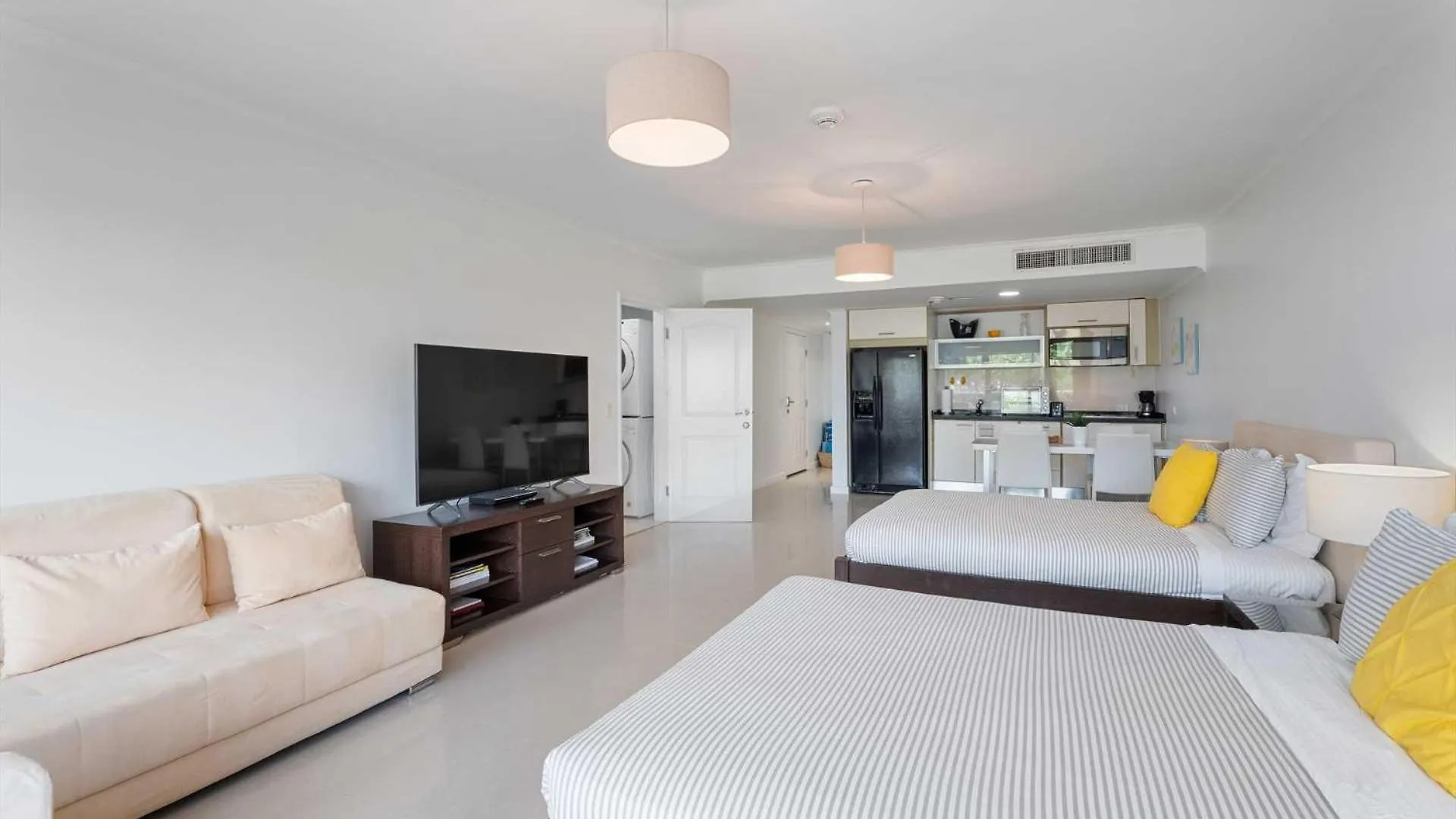 Prázdninový dům Beachfront - Beach Garden 2Br Condo - E124 Palm Beach Aruba