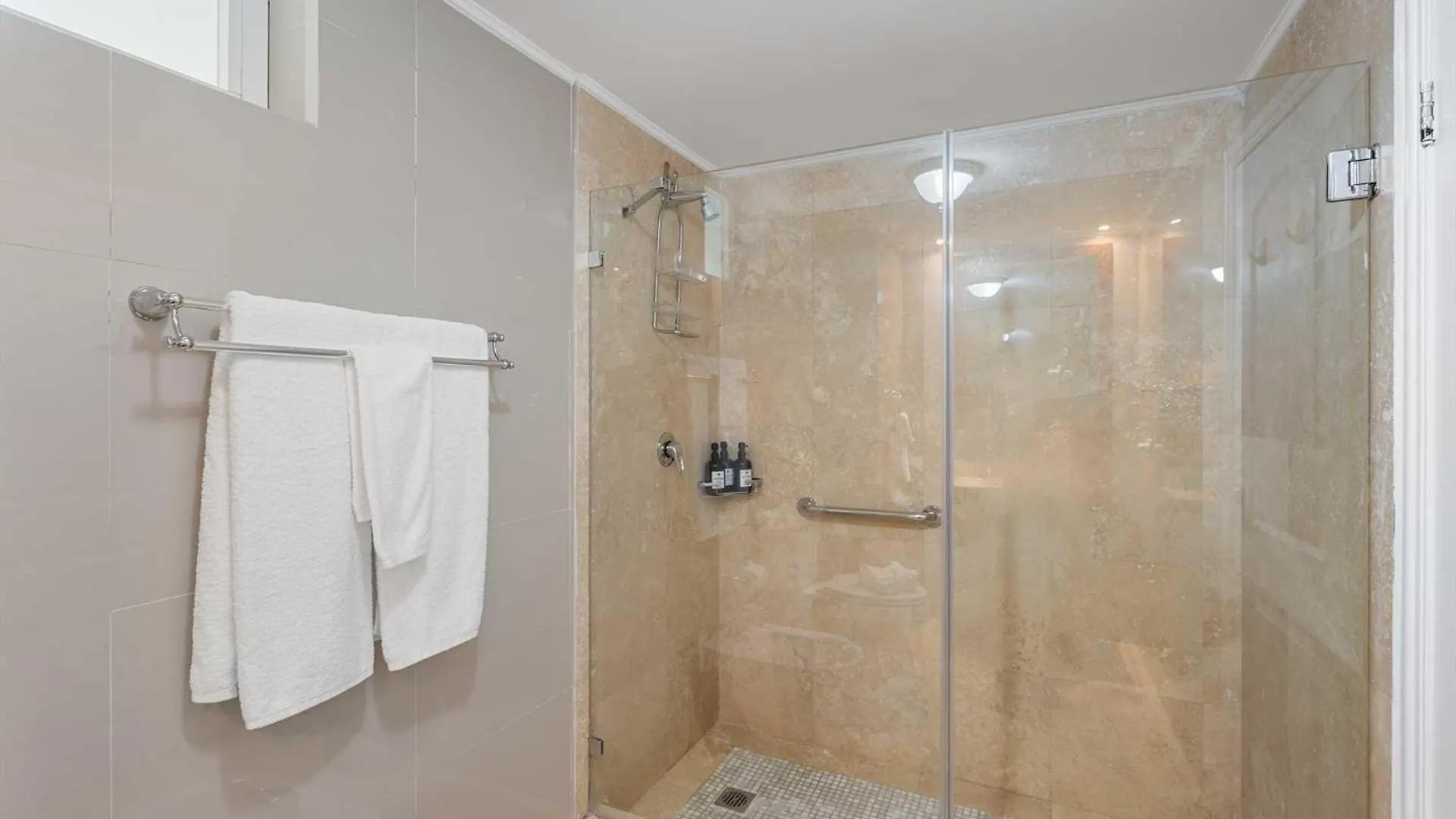 Prázdninový dům Beachfront - Beach Garden 2Br Condo - E124 Palm Beach Aruba