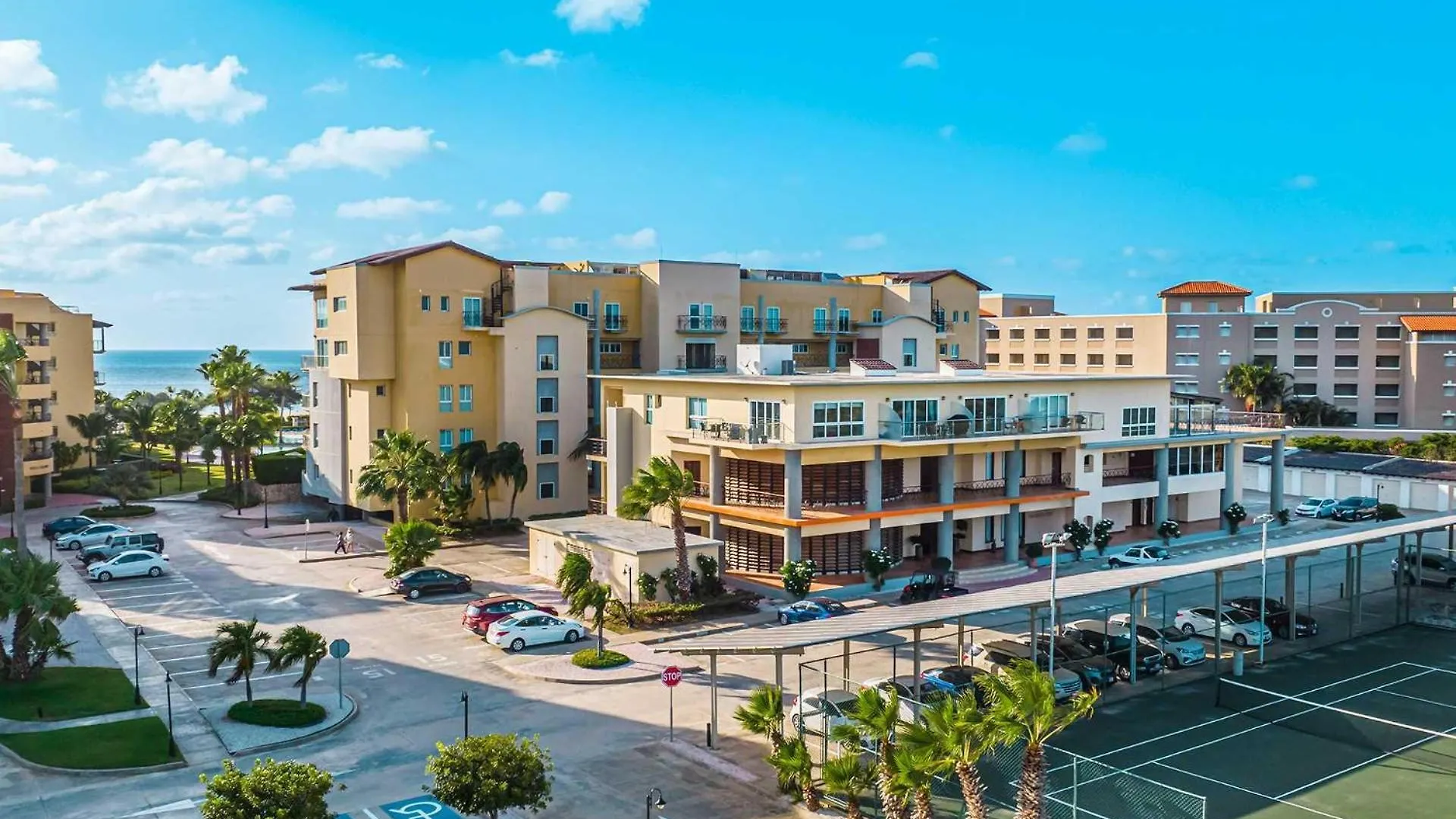 Beachfront - Beach Garden 2Br Condo - E124 Palm Beach Aruba