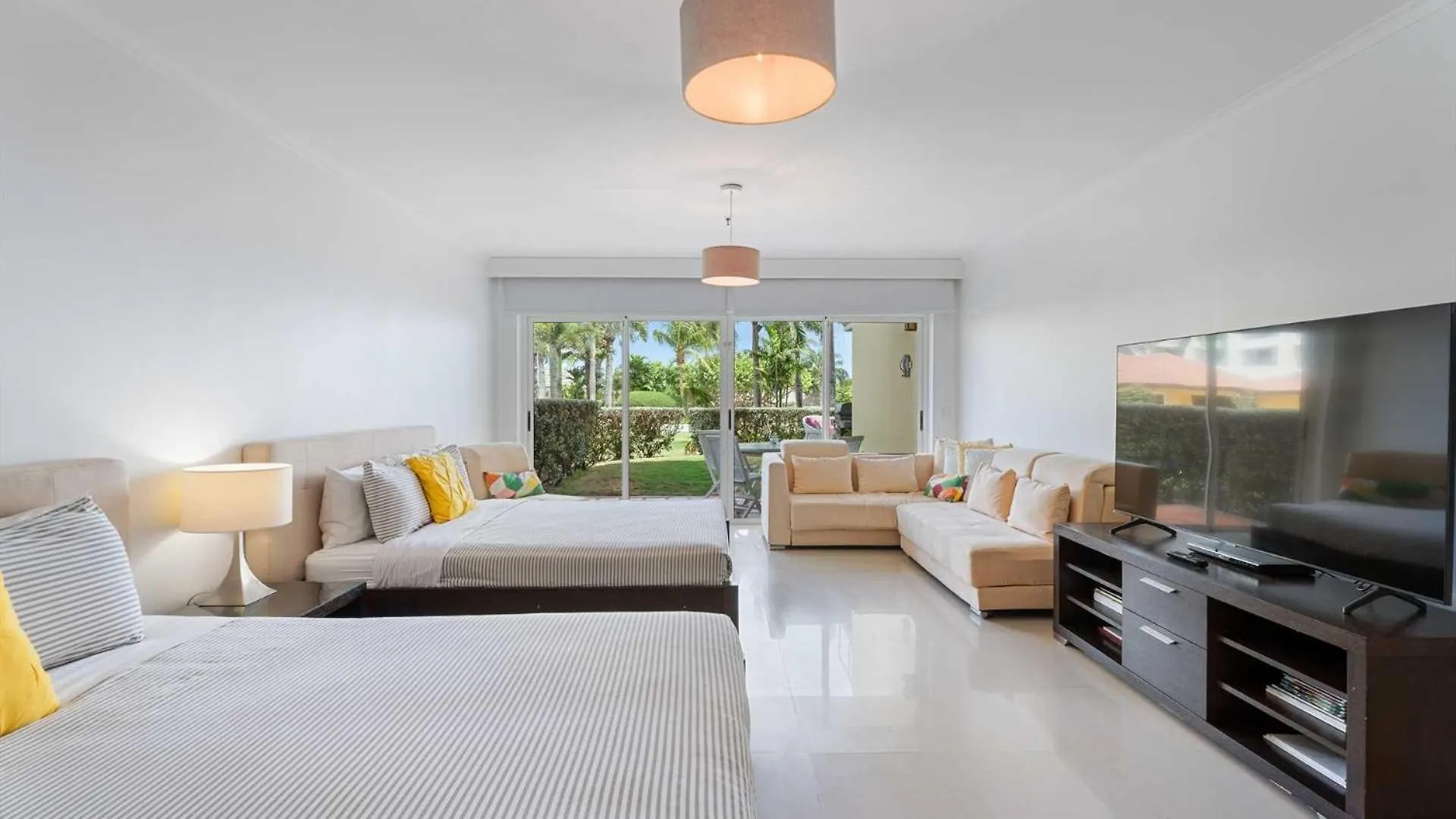 Beachfront - Beach Garden 2Br Condo - E124 Palm Beach 0*,