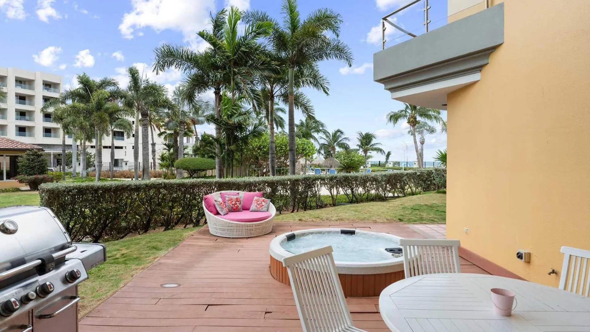 Beachfront - Beach Garden 2Br Condo - E124 Palm Beach Prázdninový dům